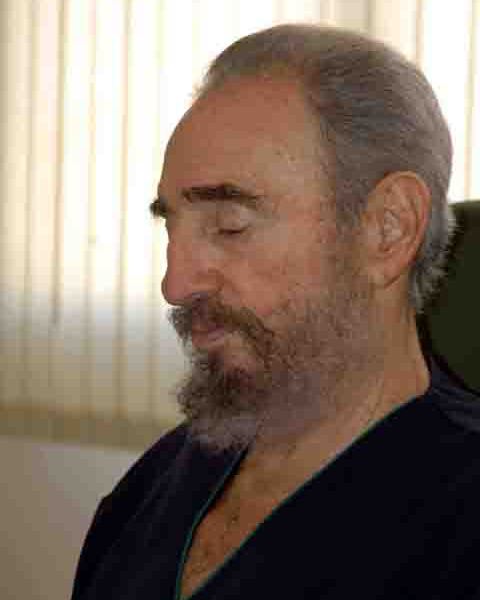 Raul Castro: ''Fidel migliora e lo informiamo di tutto''