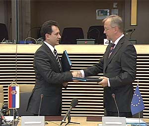 UE-Serbia: firmato il protocollo per l'accordo di stabilizzazione