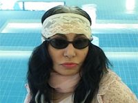 Una persona che non sa nascondersi