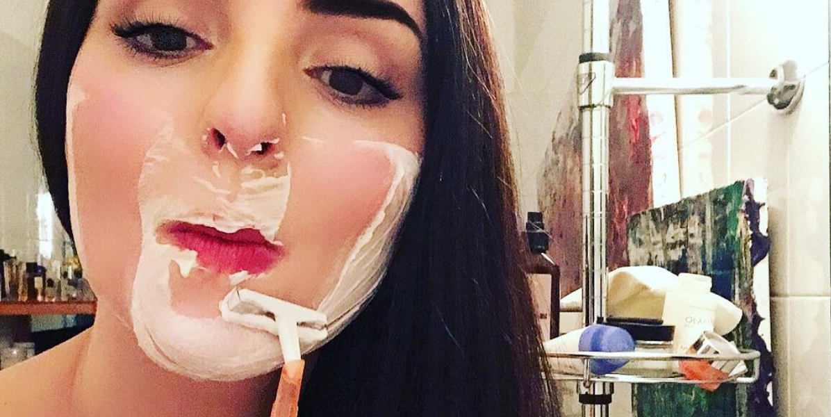 Arisa cambia di nuovo look, capelli rasati per non montarsi la testa