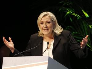 Il Fn si trasforma. Jean-Marie Le Pen è fuori dal partito