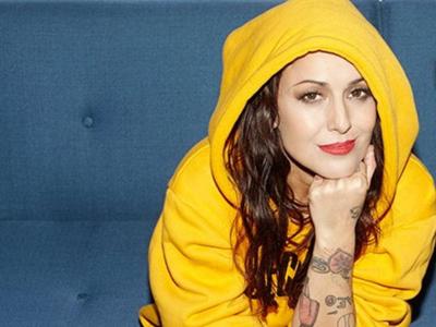 Successi e inediti per i vent'anni di musica di Syria