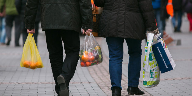 "I sacchetti per frutta e verdura si potranno portare da casa". Via libera dal Ministero della Salute
