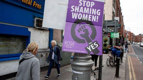 Irlanda, vincono i Sì all'aborto.
