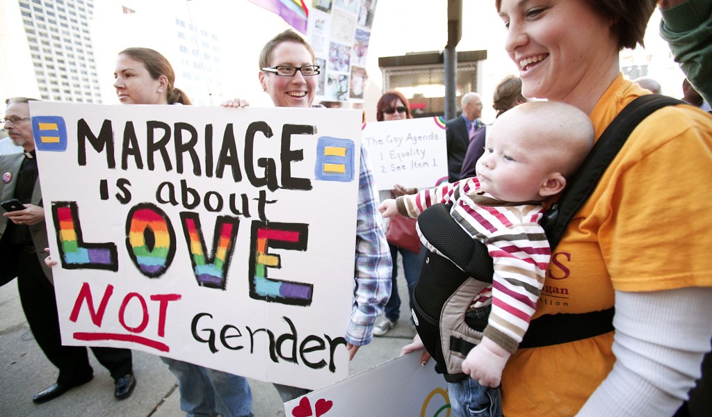 Il Lussemburgo approva matrimoni e adozioni gay