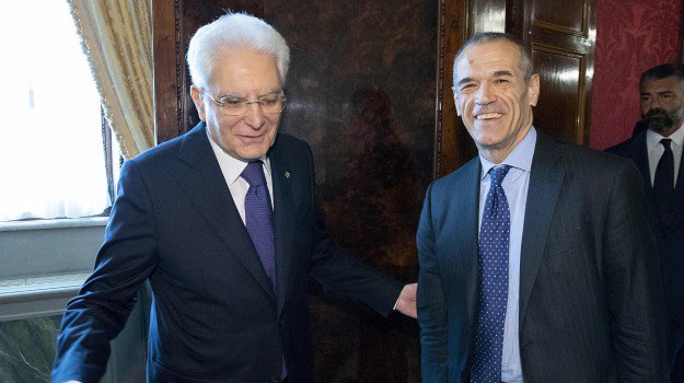 Mattarella da mandato a Cottarelli