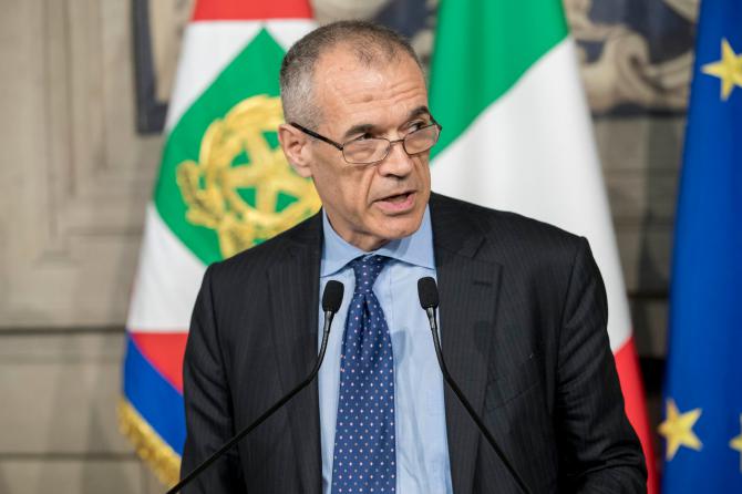 Cottarelli rimette il mandato: "È stato un onore servire il mio Paese".