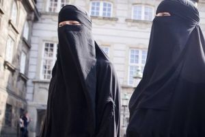 La Danimarca proibisce il burqa