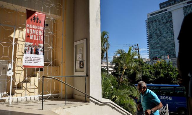 Cuba: chiese evangeliche e cattoliche ottengono lo stralcio del matrimonio egualitario dalla nuova costituzione