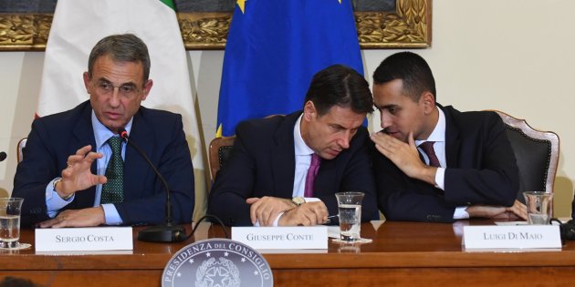 Il vertice a Caserta non spegne la Terra dei Fuochi