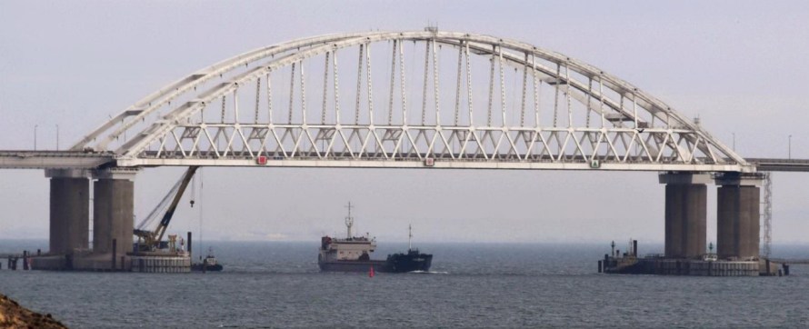 Russia-Ucraina, Kiev approva la legge marziale per 30 giorni: "Mosca minaccia l'invasione di Mariupol e Berdyansk"