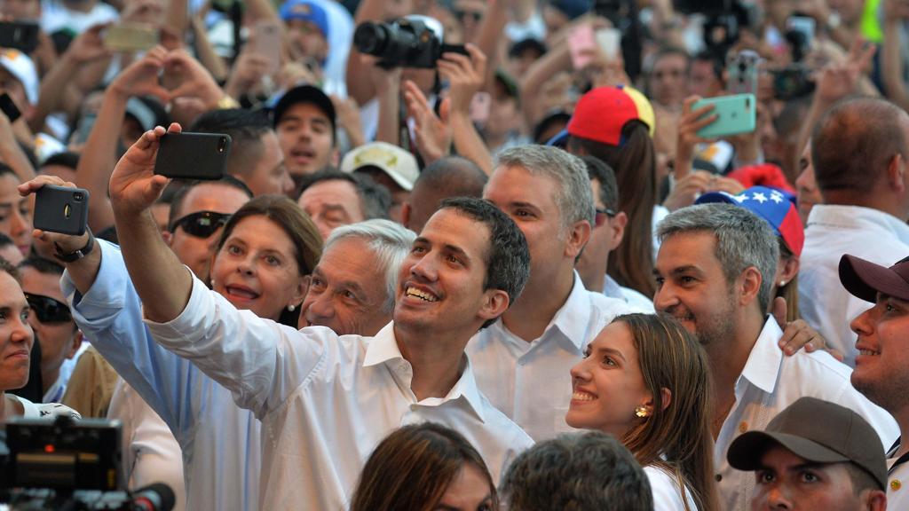 Guaidò: “Il primo carico di aiuti è entrato in Venezuela dal Brasile”