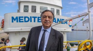 Il sindaco Orlando iscrive all'anagrafe 4 migranti: sfida al decreto sicurezza