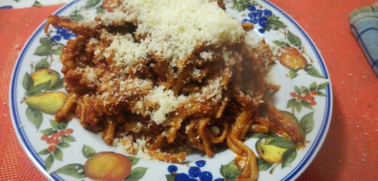 Pasta fatta in casa con ragù di carne