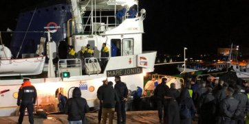 Il governo va in porto