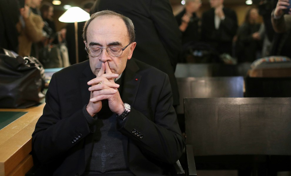 Pedofilia, condannato il cardinale Barbarin: non denunciò abusi sessuali nei campi scout