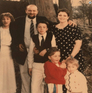 Revocati gli arresti domiciliari ai genitori di Matteo Renzi. L'ex premier: "Felice come un bambino"