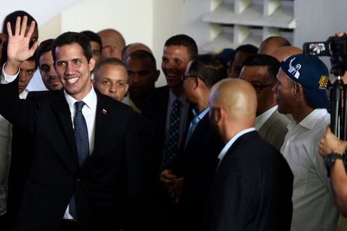 Venezuela, Maduro revoca a Guaidò la carica di presidente del Parlamento