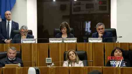 Inchiesta sanità, il consiglio regionale respinge le dimissioni di Catiuscia Marini