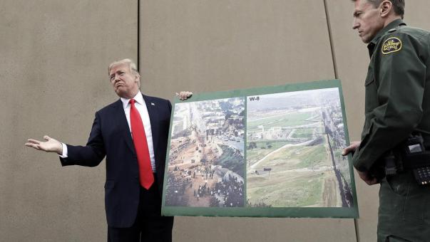 Schiaffo a Trump, un giudice federale blocca parzialmente il piano del muro con il Messico