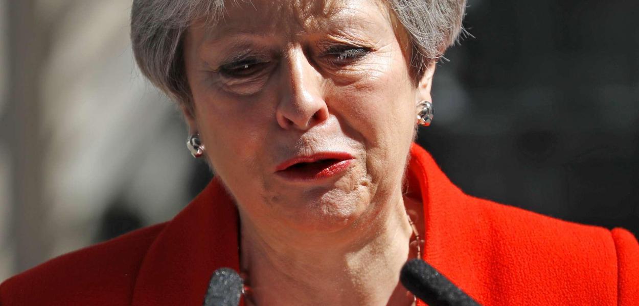 Theresa May si dimette: l'annuncio in lacrime