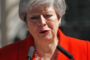 Theresa May si dimette: l'annuncio in lacrime
