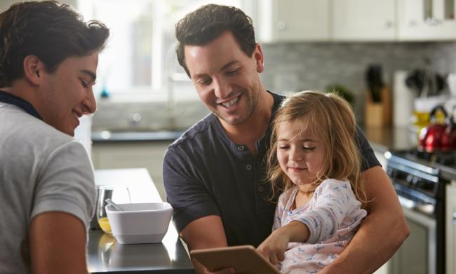 Un nuovo studio dell'Università sapienza dimostra che i genitori gay crescono meglio i propri figli e siano più fedeli degli etero