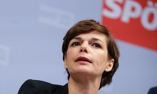 Pamela Rendi-Wagner  segretaria Spo, per la prima volta dopo 130 anni una donna alla guida