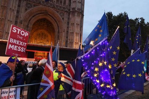 Brexit, un altro schiaffo a Johnson: no dei Comuni a elezioni in ottobre