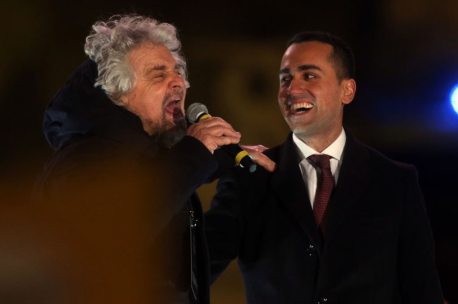 Nessuno ha il coraggio di dirlo ma il vero scontro è tra Grillo e Di Maio, e lo sta vincendo il fondatore