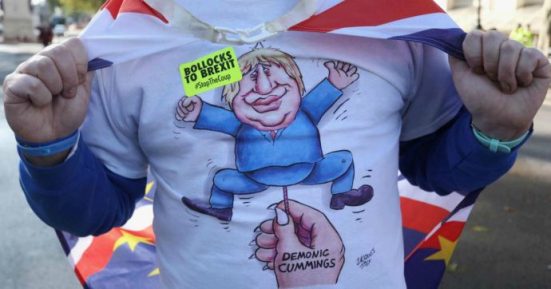 Brexit, "un milione di persone" in strada contro l'uscita dall'Ue. Esultanza dopo il 'sì' di Westminster al rinvio