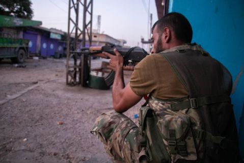 L'esercito di Assad verso il nord della Siria in difesa dei curdi. Francia e Italia chiedono alla Turchia di fermarsi