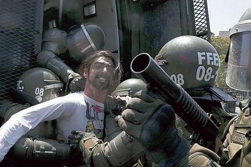 Cile, il governo ordina il coprifuoco totale