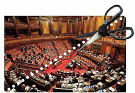 Riduzione parlamentari, anche la Camera dice sì. Ma incombe lo spettro del referendum
