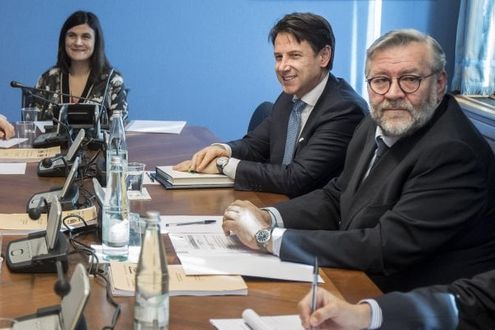 Russiagate, Conte al Copasir: "Cosa facevano Salvini e Savoini con gli 007 russi?".