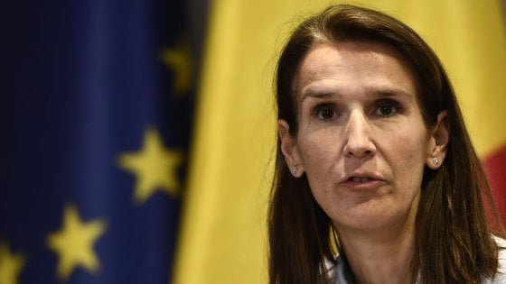 Belgio, si insedia Sophie Wilmès: è la prima donna premier in 189 anni.