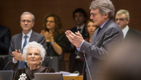 Parlamento Ue, applausi e ovazioni per Liliana Segre