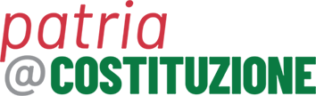 Le elezioni europee sono passate da poche settimane e ricominciano i "movimenti" nel vasto mondo della sinistra. Un'area Politica che in questa fase si trova complessivamente in una certa difficoltà e si interroga sul proprio futuro, anche sul piano strettamente organizzativo. L'ultima notizia in ordine di tempo è arrivata nelle scorse ore da parte di Stefano Fassina, il quale ha annunciato tramite le pagine del sito ufficiale della sua associazione Patria e Costituzione che essa sta per diventare un movimento politico autonomo. La decisione è stata presa nella giornata di domenica, durante un incontro del Comitato Direttivo e del Comitato Scientifico della stessa associazione. Ricordiamo che Stefano Fassina, ex deputato del PD e vice-ministro dell'Economia nel Governo Letta, è attualmente consigliere comunale a Roma e parlamentare nel gruppo di Liberi e Uguali, in quota Sinistra Italiana. Anche se negli ultimi mesi Fassina ha maturato posizioni sempre più critiche verso il partito guidato da Nicola Fratoianni, in particolare sui temi europei, che lo hanno portato a non spendersi in prima persona per la lista "La Sinistra" durante la campagna elettorale. E proprio ieri, in un articolo da lui scritto su Huffington Post, Fassina aveva parlato di un polo "astrattamente altro-europeista, unito o dis-unito, da ‘La Sinistra’ fino a ‘+Europa’ e loro addentellati civici, auto-confinatosi nella rappresentanza delle fasce sociali benestanti e ben pensanti", ribadendo così la propria distanza abissale rispetto ad essa. Patria e Costituzione si trasforma in movimento autonomo: la partenza con una scuola di politica alle Frattocchie Il comunicato diffuso dall'associazione di Stefano Fassina parla piuttosto chiaro: "Facciamo un salto di qualità, superiamo la fase di attività come associazione politico-culturale e lavoriamo alla organizzazione di Patria e Costituzione come movimento politico radicato nel territorio", annunciando di voler essere un "movimento politico radicalmente autonomo che non intende tale autonomia come autoreferenzialità, chiusura alla collaborazione con altri partiti e movimenti, qualora tale collaborazione fosse coerente con i propri irrinunciabili obiettivi, programmi e valori". Ricordiamo che Patria e Costituzione è nata, appunto come associazione politico-culturale, nello scorso settembre 2018 e in questi nove mesi ha realizzato varie iniziative in giro per l'Italia insistendo sui temi della "sovranità costituzionale", chiedendo l'applicazione integrale della Costituzione del 1948, con diverse critiche anche ai partiti della sinistra, spesso ritenuti troppo succubi ai trattati europei, all'UE e all'Euro. Una posizione che sulla stampa è stata talvolta definita come "sovranista di sinistra". A febbraio P&C aveva lanciato il Manifesto della Sovranità costituzionale, assieme a Senso Comune e a Rinascita!, costituito da un decalogo di punti che erano stati definiti dai promotori come "una road map per la formazione di una forza politica ispirata ai principi del socialismo, del cristianesimo sociale, dell'ambientalismo, capace di restituire fiducia e speranza alle classi popolari, di rispondere alla loro domanda di protezione e sicurezza sociale". In queste ore P&C annuncia che il 6 e 7 settembre, proprio assieme a Senso Comune, organizzerà una due giorni di "scuola di formazione politica", scegliendo come location Frattocchie, ovvero la località alle porte di Roma che per decenni ha ospitato l'Istituto di studi comunisti, dove avveniva la formazione dei futuri quadri e dirigenti centrali e federali del PCI. L'indomani, 8 settembre, proprio a un anno esatto dalla fondazione dell'associazione, ci sarà poi l'assemblea nazionale degli iscritti, la quale sarà anche il passaggio “costituente” di Patria e Costituzione come movimento autonomo a tutti gli effetti con la nomina del coordinamento politico nazionale.