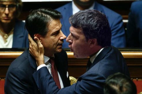 Migranti, Renzi vince e scoppia la pace con Conte: grillini furiosi