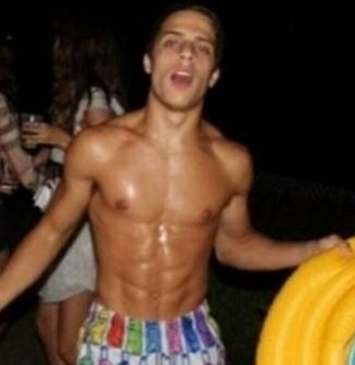 Beppe Grillo in difesa del figlio