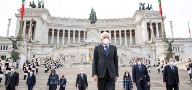 2 giugno, Mattarella: "Il processo di crescita e consolidamento della democrazia non si è mai interrotto"