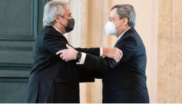 MENU CERCA IL QUOTIDIANO ABBONATI ACCEDI In Evidenza Leggi il quotidiano Abbonati Torino Sezioni Cronaca Cultura Economia Esteri Green&Blue Il Gusto I tuoi diritti Italian Tech La Zampa Mare Moda & Beauty Montagna Motori Politica Salute Scienza Specchio Spettacoli Sport Vatican Insider Viaggi Edizioni Locali Alessandria Asti Aosta Biella Cuneo Imperia e Sanremo Milano Novara Roma Savona Torino Verbano Cusio Ossola Vercelli La voce de La Stampa Podcast Rubriche Servizi Abbonamenti Archivio Storico Aste Gedi Smile Lettere Meteo Necrologie Newsletter Premium Scrivi alla redazione Pubblicità Dati Societari Contatti Cerca nel sito Sei qui: Home Esteri Alberto Fernández a Roma: “Risolvere il problema del debito, senza danneggiare gli argentini”