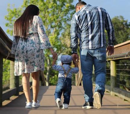 Cognome del padre ai figli, Consulta: stop automatismo e via libera a quello di entrambi