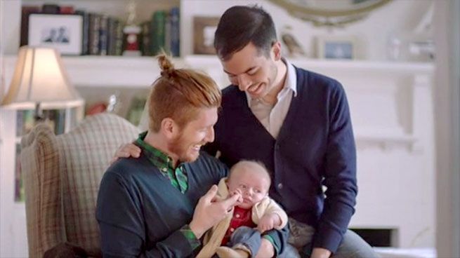 Coppie lgbt, via libera all'adozione e al doppio cognome